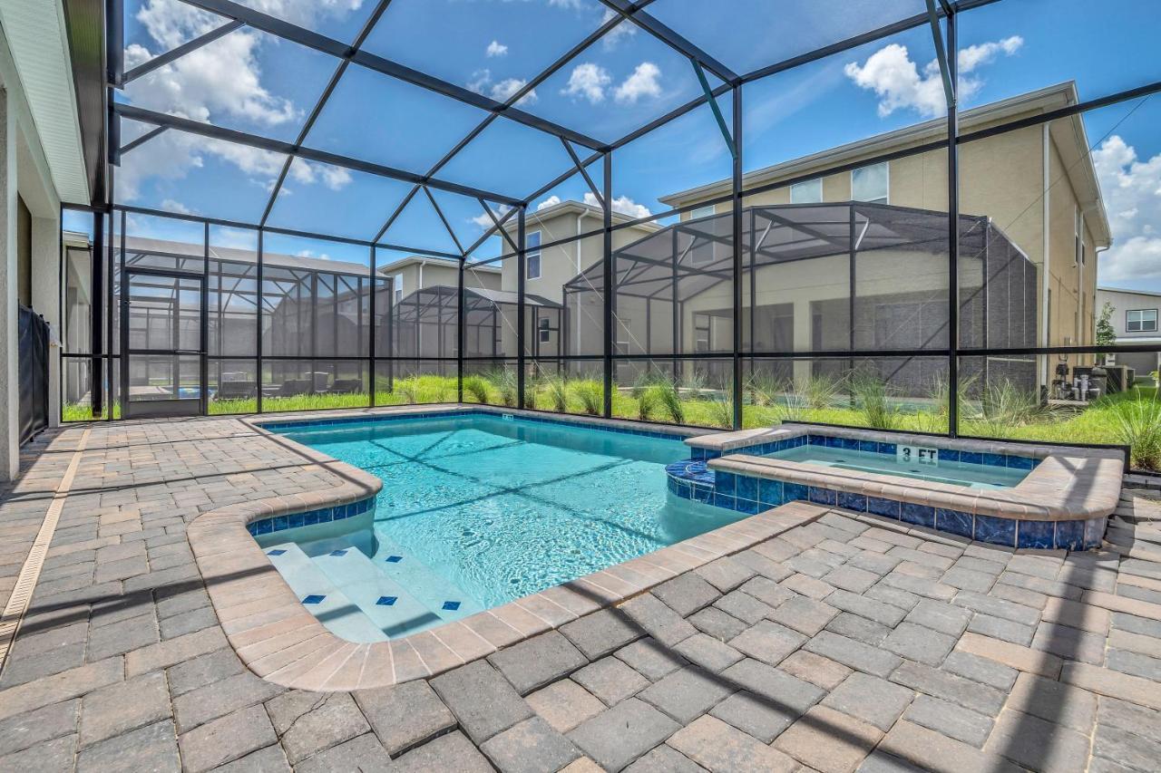 Wprivate Pool & Game Near